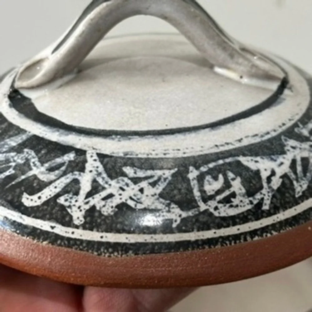 Studio Pottery Sgraffito Terracotta Lidded Bean Cookie Jar Dish Signed